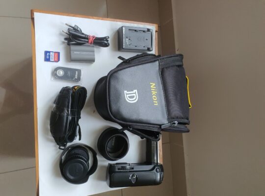 Nikon D90 và lens 18-55 VR +18-105mm VR