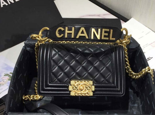 Túi đeo chéo Chanel sở hữu sự độc đáo và đẳng cấp riêng biệt