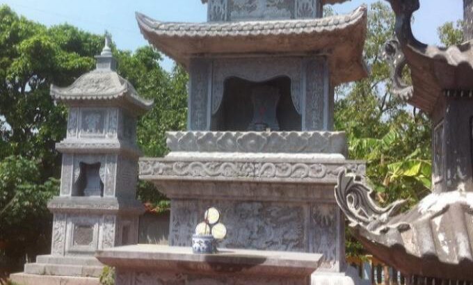 Mẫu mộ tháp phật giáo để tro cốt bằng đá tại Đồng Nai
