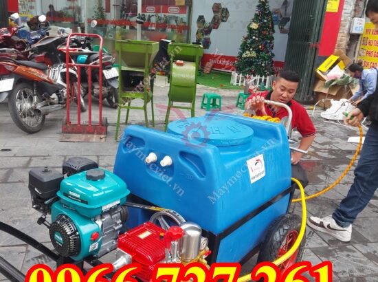 Máy phun thuốc thùng 200L đẩy tay di động