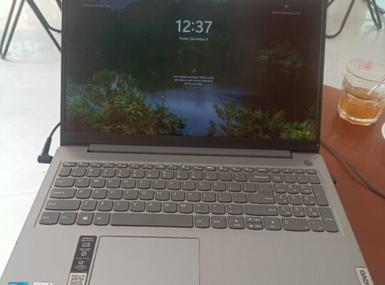 Laptop Lenovo 5 i5-1135g7 8gb-256gb-15.6