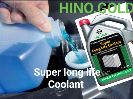 Nước làm mát hiệu HINO GOLD SUPER LONG LIFE COOLANT chất lượng cao